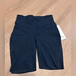 LULULEMON Base Pace Shorts 8inches Women’s Size 6 Navy Blue